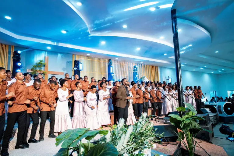 Mu gihe bitegura gukora igitaramo cy’Amateka, Choir Horebu ya ADEPR Kimihurura, basohoye indirimbo nshya bise ‘Yesu Niwe Zina