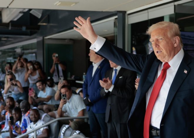 Donald Trump yahuye n’uruvagusenya muri sitade ku mukino wa Chelsea na PSG
