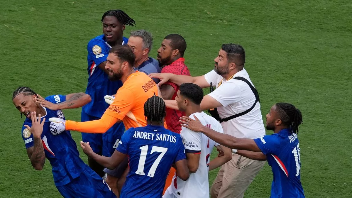Luis Enrique yakoze amakosa ashobora kuzamwimisha ibihembo
