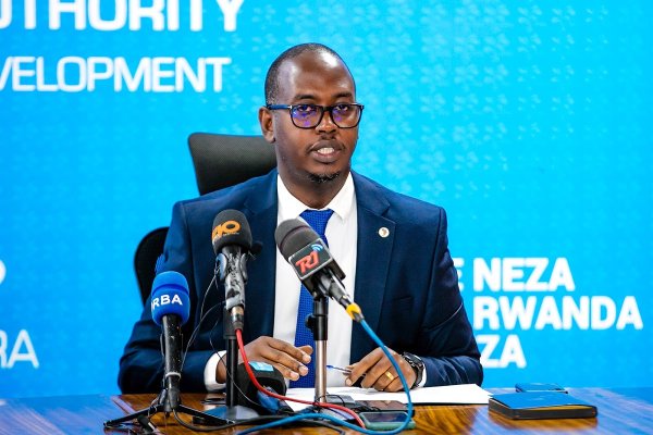 RRA yasobanuye impamvu yashyize umusoro kuri telefoni