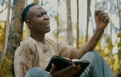 Umuramyi Evangelist Iradukunda Juvenal yateguje abakunzi be Album ye ya mbere