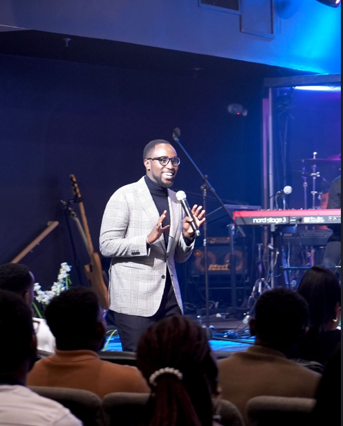 Umuvugabutumwa akaba n’Umuhanuzi Vincent Mackay yateguje igitaramo kizabera muri Canada