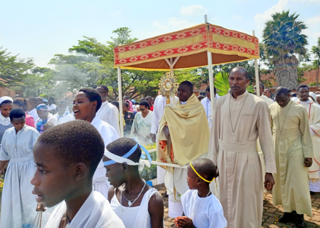 Menya Inkomoko y’Umunsi mukuru w’Isakaramentu ry’Ukaristiya