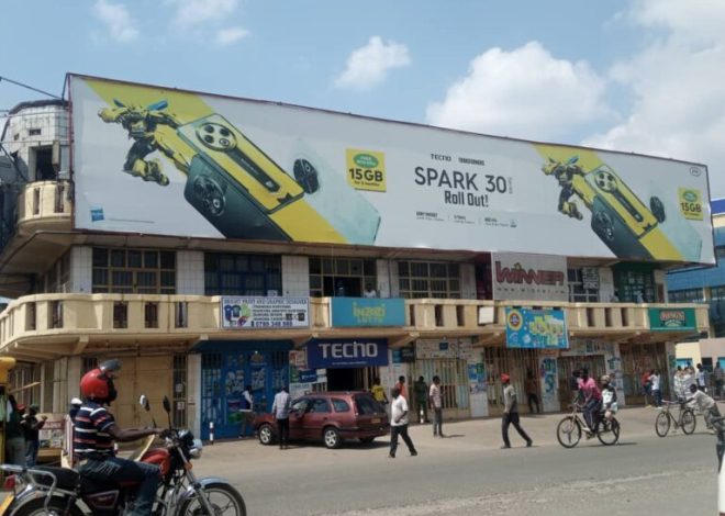 Abakorera mu nyubako yo “Kwa Jacque” mu Mujyi wa Muhanga bari mu marira‎