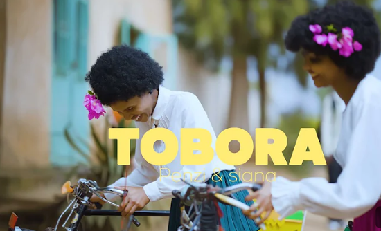 Ntukongere guceceka! Emeline Penzi na Siana baraguhamagarira gutinyuka kuvuga ibyo Imana yagukoreye, babinyujije mu ndirimbo yabo nshya “Tobora”