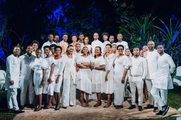 “Nuzuye Ibyishimo” – New Melody yagarukanye indirimbo y’umunezero n’ishimwe ryuzuye!