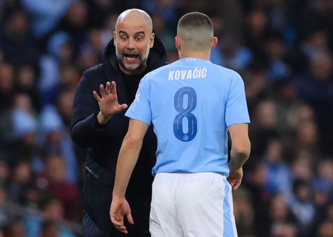 Pep Guardiola ari mu mazi abira