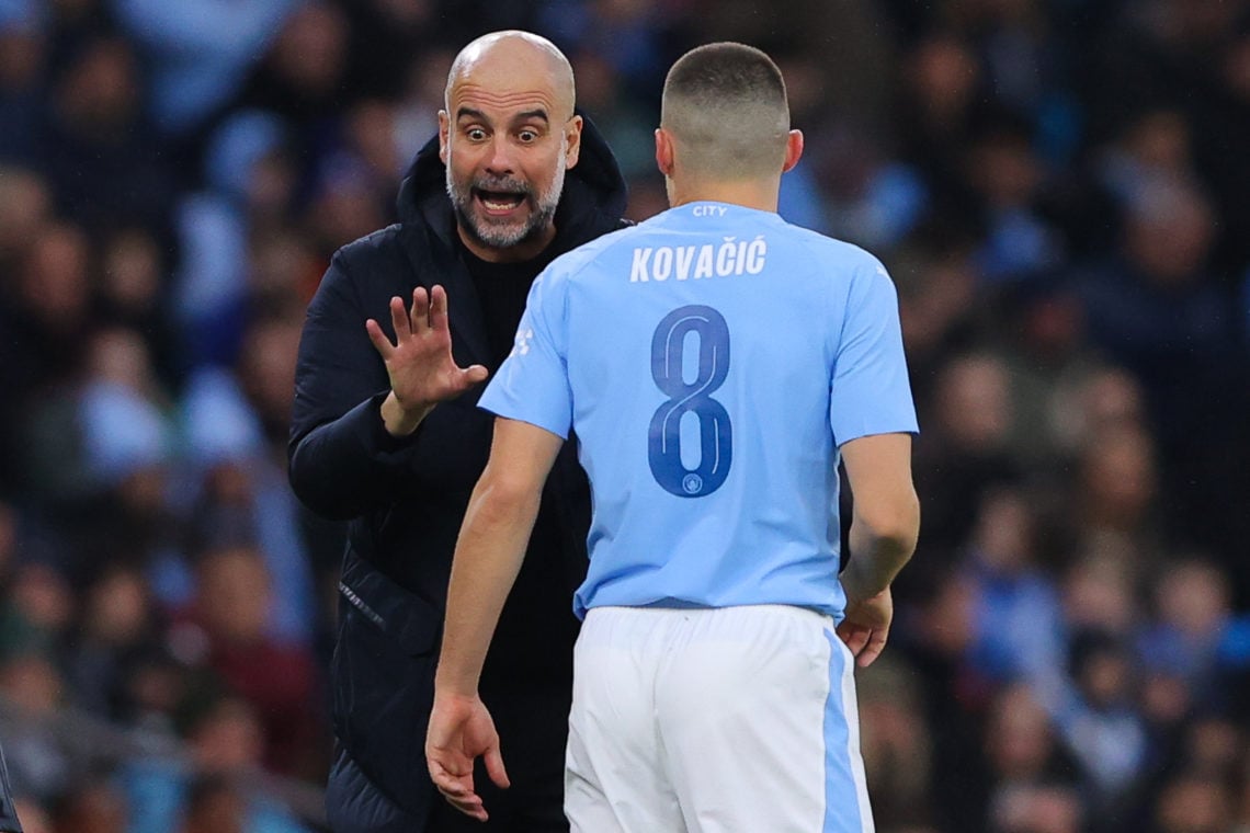 Pep Guardiola ari mu mazi abira