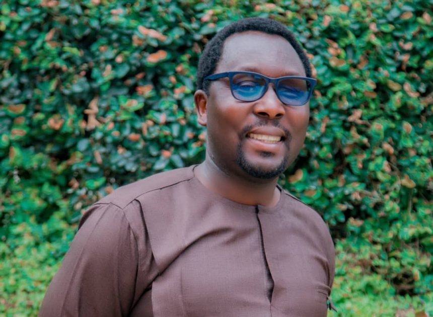 Pastor Dr. Joel Kubwimana yashyize hanze indirimbo nshya “Ni Igitangaza pe” ikomeje guhembura imitima
