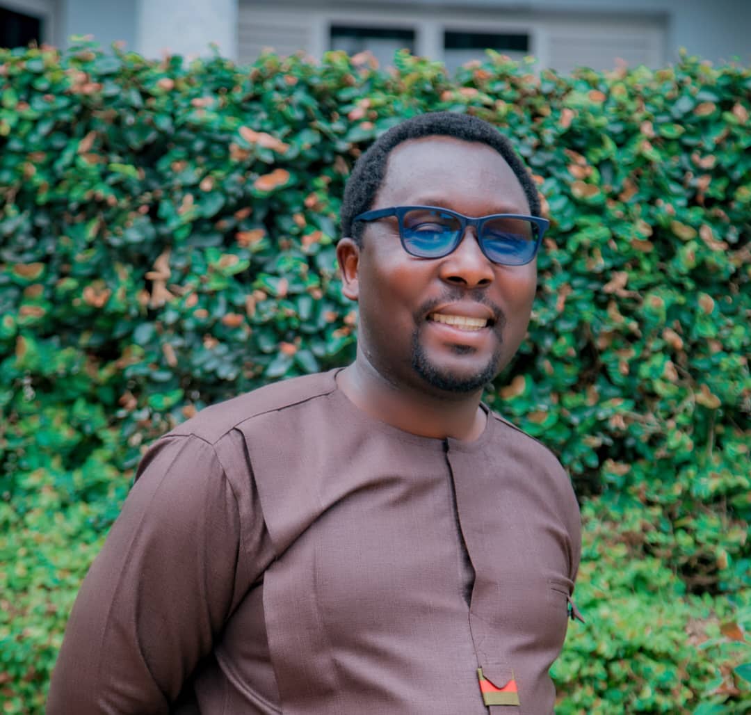 Pastor Dr. Joel Kubwimana yashyize hanze indirimbo nshya “Ni Igitangaza pe” ikomeje guhembura imitima