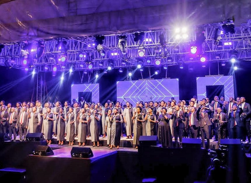 Korali Jehovah jireh ya ULK yakubiye amashimwe mu ndirimbo Aho ugejeje ukora yakiranywe ubwuzu na benshi