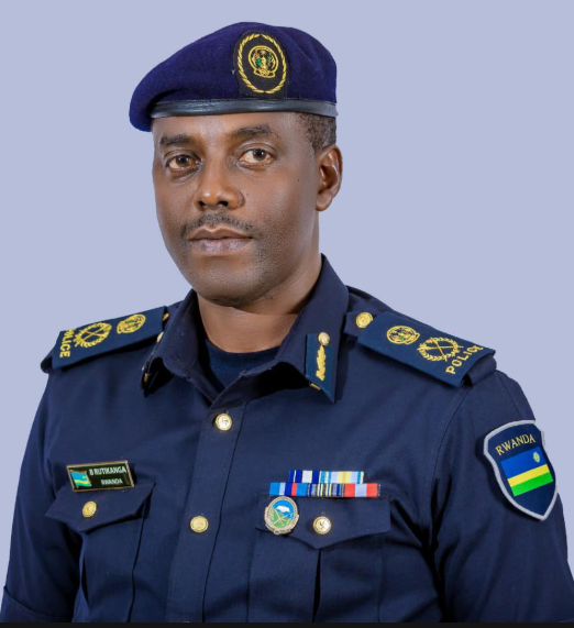 Abanywa inzoga nk’abifuza kuzimara ku isi bakebuwe na ACP Rutikanga