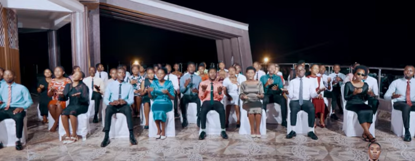 Mu mashusho n’amajwi meza anogeye amatwi, God’s Flock Choir yahamagariye Abakristu kuvuga Urukundo rw’Imana mu ndirimbo nshya “Nzaririmba”