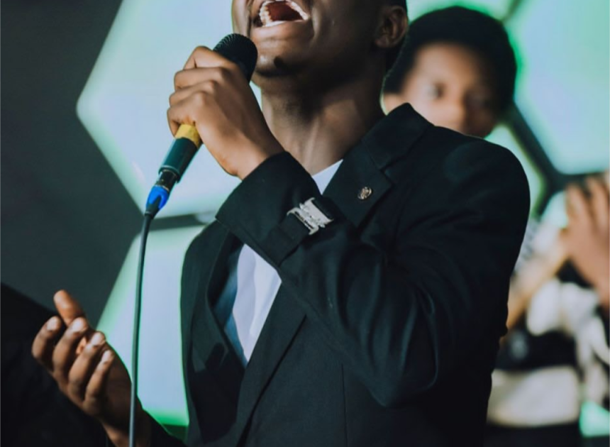 Umuhanzi ufite ishyaka, Gad Byiringiro, yifuza kugeza ubutumwa bwa Gospel ku mfuruka zose z’isi binyuze mu ndirimbo “Nyizera”