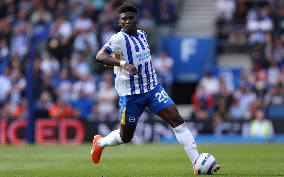 Abafana ba Manchester United barashaka kwigurira umukinnyi