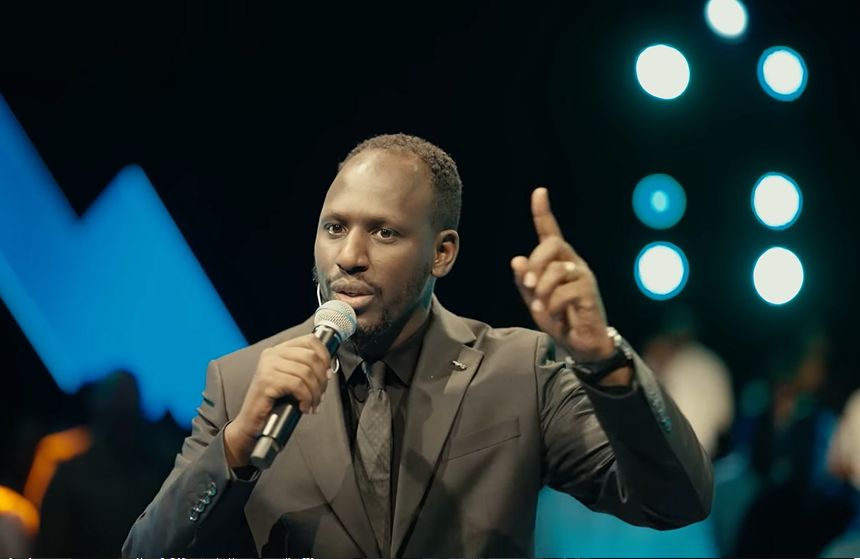 “Iyi Ntwari ni Nde?”Alarm Ministries Isobanuye  Yesu Kristo  neza Yongera kunyeganyeza imitima ya benshi