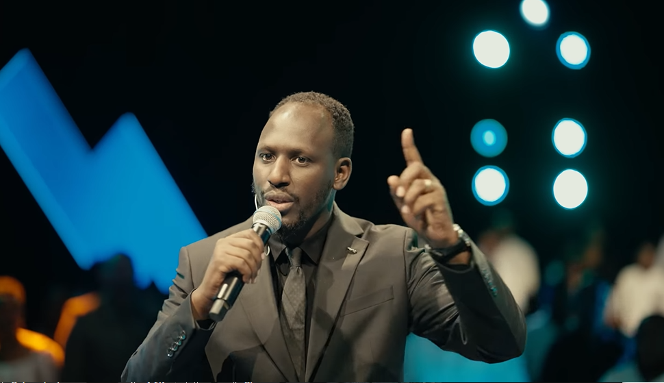 “Iyi Ntwari ni Nde?”Alarm Ministries Isobanuye Yesu Kristo neza Yongera kunyeganyeza imitima ya benshi