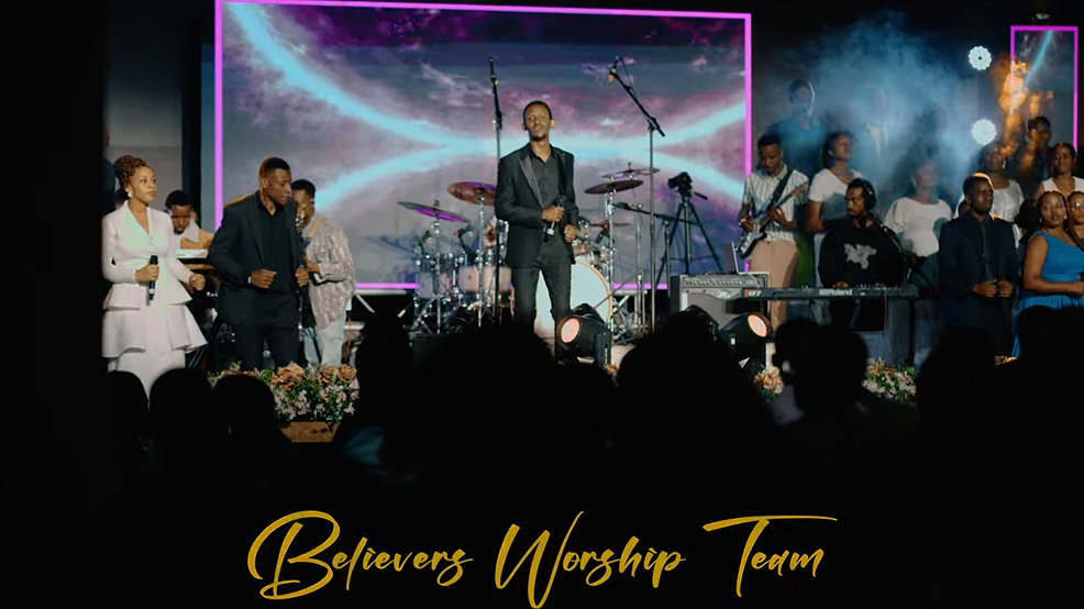 Believers Worship Team yongeye kwibutsa abatuye isi imbaraga ziri mu Izina rya Yesu Kristo n’ubutware bwe.