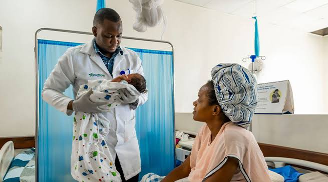 Inzobere z’abaganga zita ku bana muri Afrika ziyemeje kugabanya umubare w’impinja zipfa zikivuka