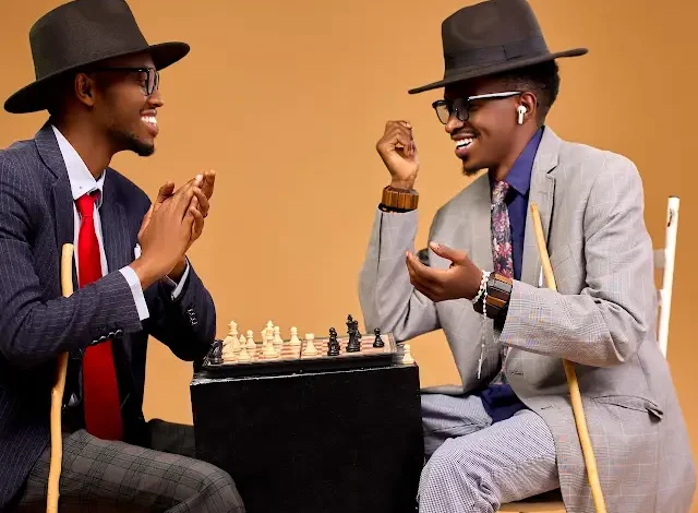 Ubuhamya Butangaje bwa Emmy Vox na Junior Rumaga! Buvuze Urukundo rwa Yesu babinyujije mundirimbo “Inkuru y’Urukundo”