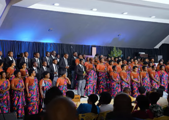 Ubuzima bushya muri Kristo bwahindutse “INGANZO”, Korali Ukuboko Kw’Iburyo   ishimangira ko Kristo ari byose kubamwizera