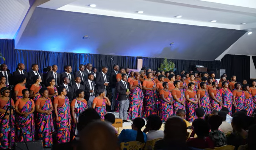 Ubuzima bushya muri Kristo bwahindutse “INGANZO”, Korali Ukuboko Kw’Iburyo   ishimangira ko Kristo ari byose kubamwizera