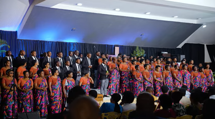 Ubuzima bushya muri Kristo bwahindutse “INGANZO”, Korali Ukuboko Kw’Iburyo   ishimangira ko Kristo ari byose kubamwizera