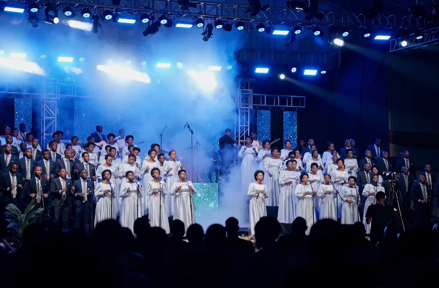 Rehoboth Choir yashyize hanze indirimbo nshya “Turashima Imana” ishimangira agakiza nk’impano y’Imana