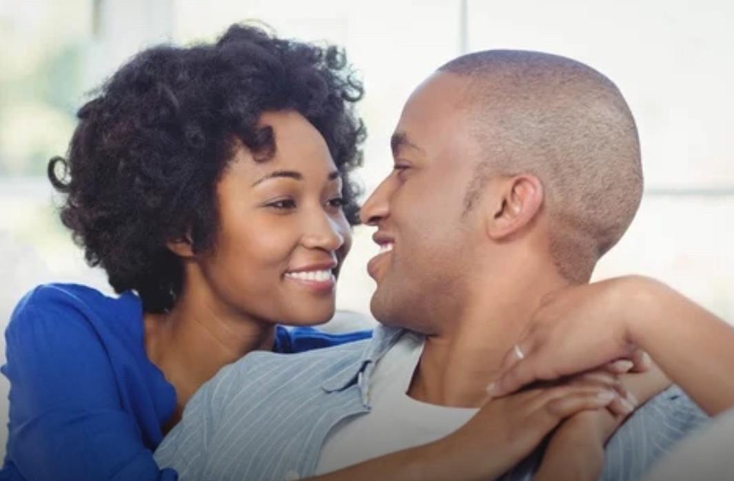 Abakobwa bakundana n’abahungu bahora ari beza bahura n’imbagomizi mu rukundo