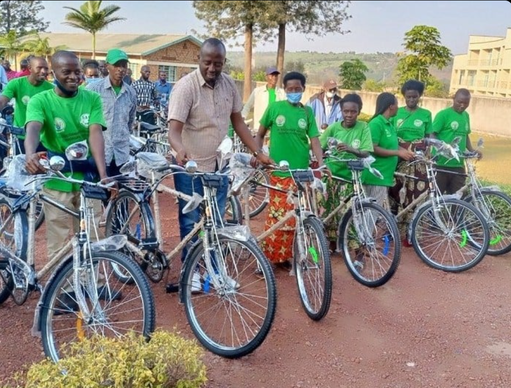 MINISANTE igiye guha abajyanama b’ubuzima bo mu Ntara y’amajyepfo y’igihugu cy’u Rwanda amagare ndetse na telephone