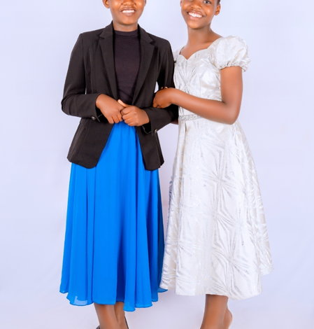 Umuryango mugari w’abagize Gospel ukomeje kwaguka: Abakobwa babiri bavukana binjiye mu muziki wa Gospel