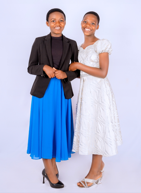 Umuryango mugari w’abagize Gospel ukomeje kwaguka: Abakobwa babiri bavukana binjiye mu muziki wa Gospel