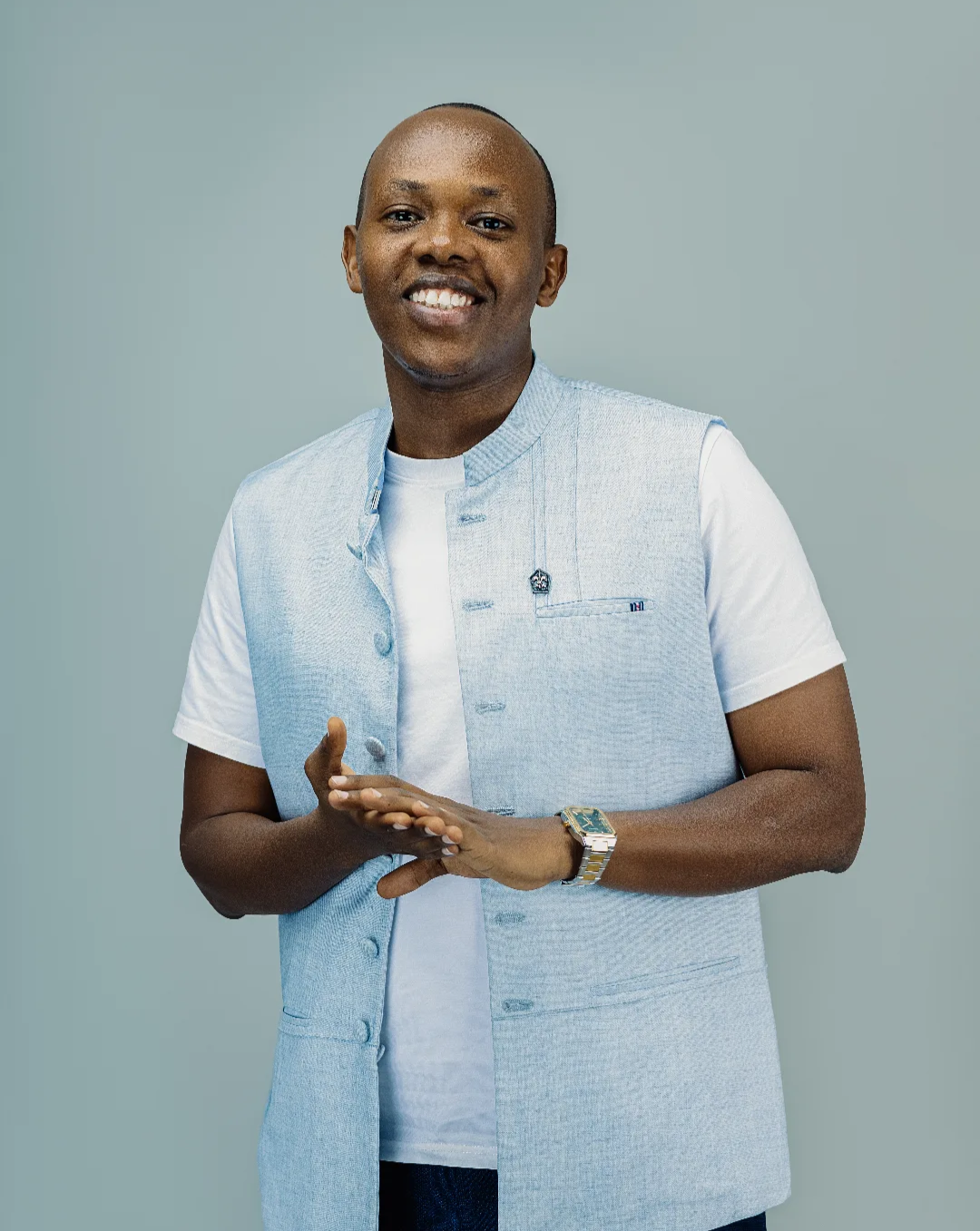 Mbega Imana”: Indirimbo Nshya ya Pastor Lopez Ikomeje Kwibutsa abantu Bose Gushima Imana