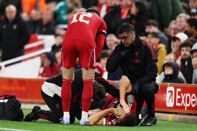 Liverpool yamaze kuvunikisha myugariro wayo w’ingenzi