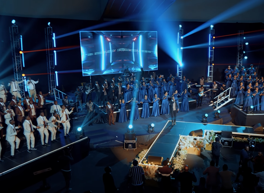 Shalom Choir yashyize hanze indirimbo nshya yitwa “Yampaye Ibimwuzuye”, yongera kwibutsa abantu ko agakiza karimo byose.