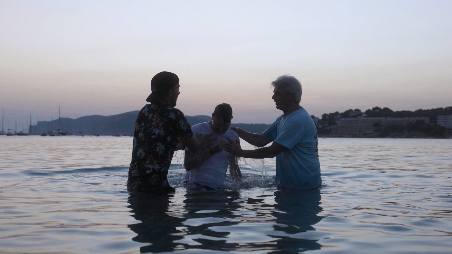 Abantu Ibihumbi Bakiriye Yesu mu Materaniro yabereye ku Mucanga i Mallorca