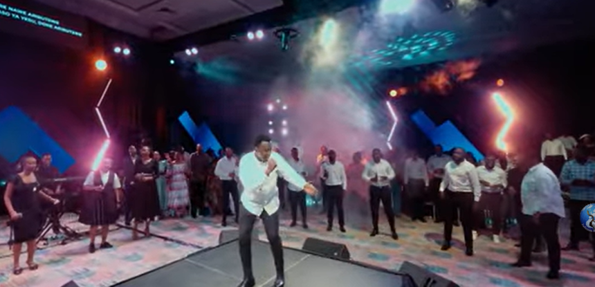 “YESU ARACYAKIZA”: Alarm Ministries Yasohoye Indirimbo Nshya Yibutsa Ubuntu bw’Imana