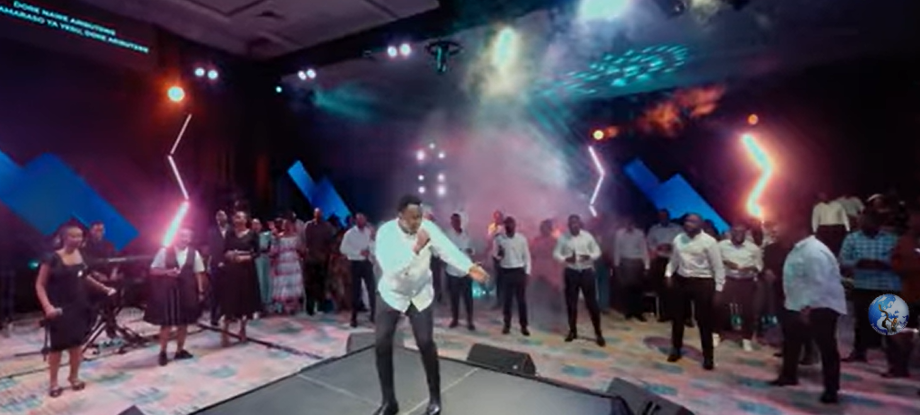 “YESU ARACYAKIZA”: Alarm Ministries Yasohoye Indirimbo Nshya Yibutsa Ubuntu bw’Imana