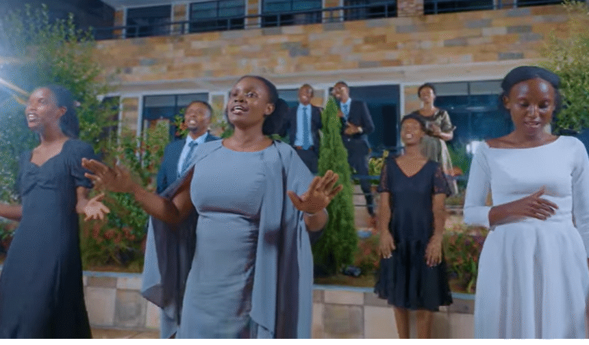 Rapha Singers isaba abantu gukoresha impano bafite mu kogeza inkuru nziza ibinyujije mu ndirimbo “Koresha Impano”