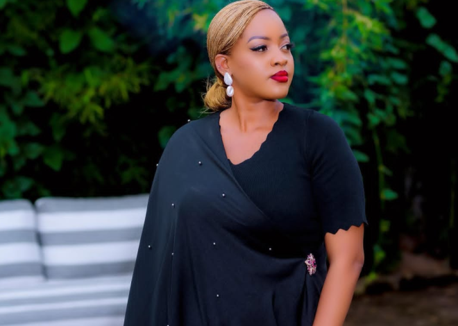 Aline Gahongayire Umuramyi w’Umunyarwanda ukunzwe cyane yakiriwe nk’Umwamikazi muri Uganda
