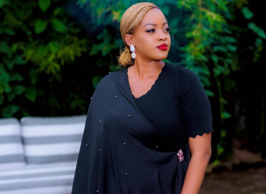 Aline Gahongayire Umuramyi w’Umunyarwanda ukunzwe cyane yakiriwe nk’Umwamikazi muri Uganda