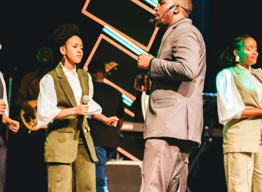 Bimwe mu bikorwa bituma Umuramyi Mubogora Disiré afatwa nk’icyitegererezo mu muziki wo kuramya no guhimbaza Imana mu Rwanda