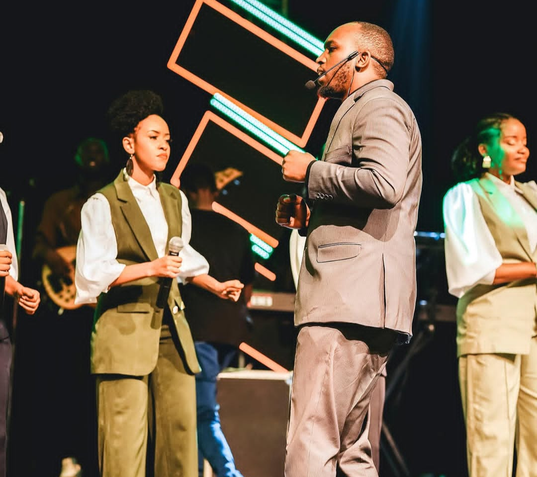 Bimwe mu bikorwa bituma Umuramyi Mubogora Disiré afatwa nk’icyitegererezo mu muziki wo kuramya no guhimbaza Imana mu Rwanda