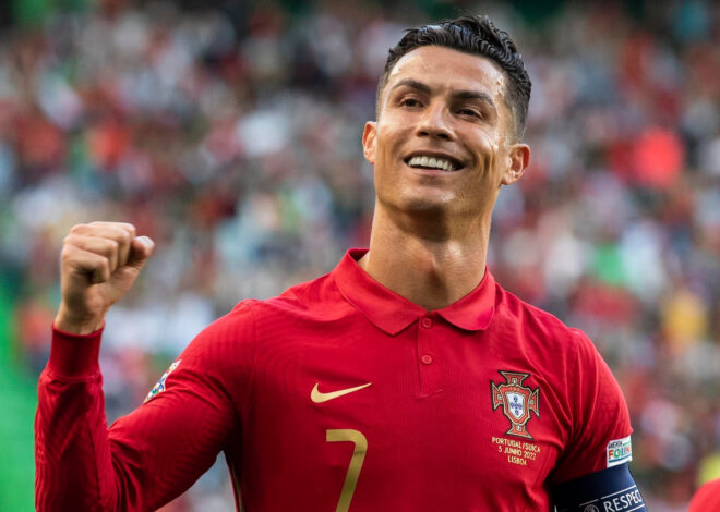 Cristiano Ronaldo yageneye ubutumwa abifuza ko yasezera