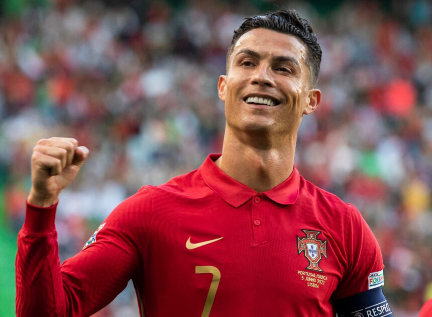 Cristiano Ronaldo yageneye ubutumwa abifuza ko yasezera