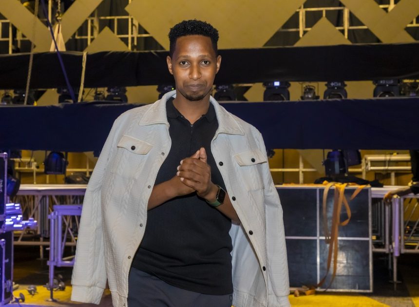 Israel Mbonyi yemeje ko Imyiteguro yo kumurika Album ya Gatanu ifite indirimbo 14 yararangiye