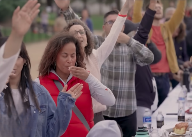 Abakirisitu Baturutse mu Gihugu Hose Bahuriye ku Meza ya Kilometero Imwe i Washington mu Gikorwa “Communion America”