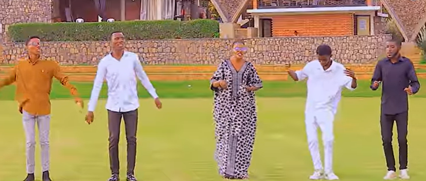 Aline Sympaty Ukomeje Kuzamuka Mu Muziki Wo Kuramya Yagarukanye Indirimbo “Uruwo Kwizerwa” Ishimangira Imbaraga Zo Kwizera Imana 