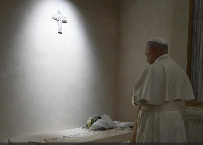 Papa Leo Yasuye Basilika Ya Mutagatifu Mariya Major Asabira Papa Francis 