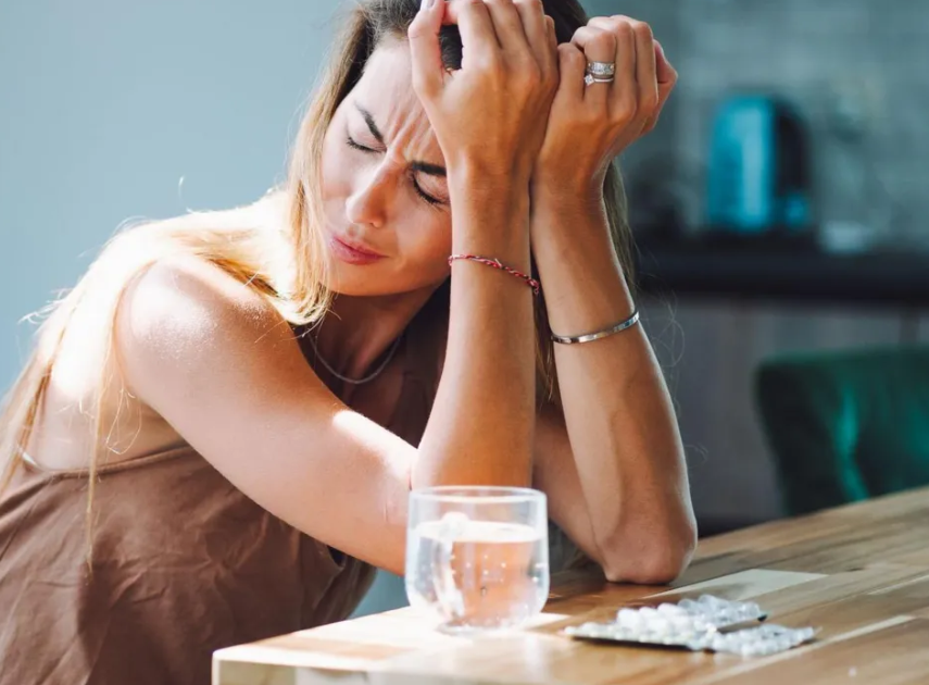 Urwara Umutwe Uhoraho? Dore Inzira Zemejwe n’Abaganga Zagufasha Kuwugabanya 